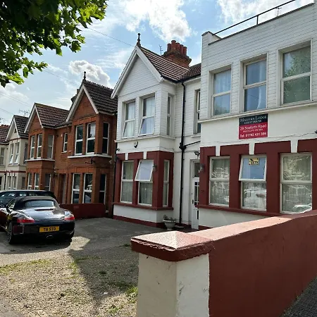 Malvern Lodge Guest House- Close To Beach, Train Station & Southend Airport-3