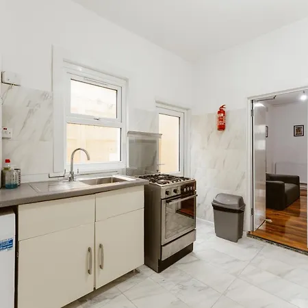 Great Rooms In Plaistow-3
