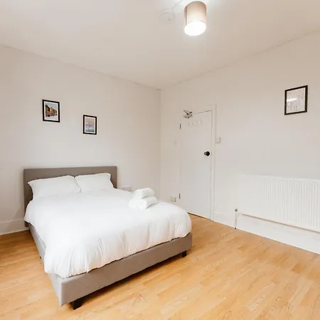 Great Rooms In Plaistow-2