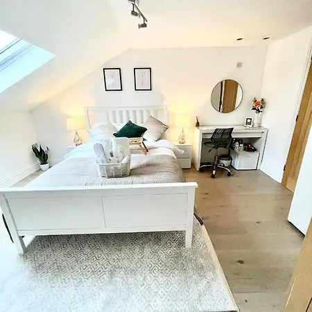 Luxury En-Suite Double Bedroom Stratford E15-2