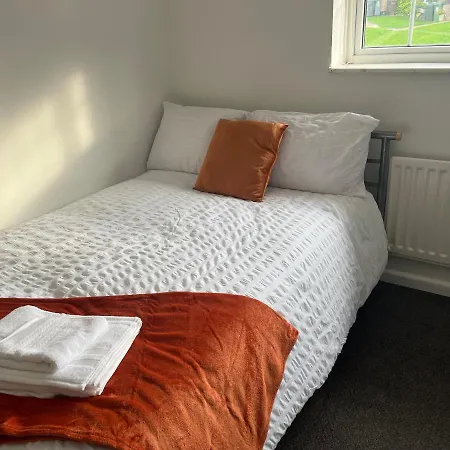 The Coral Guest House 1 Mile From Winchester Market-3