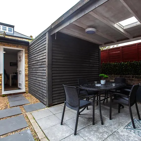 The Finsbury Guesthouse-3
