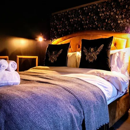 The Mad Hatter'S Guestrooms-3