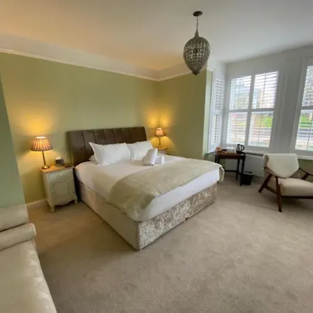 Camelot Guest House-3