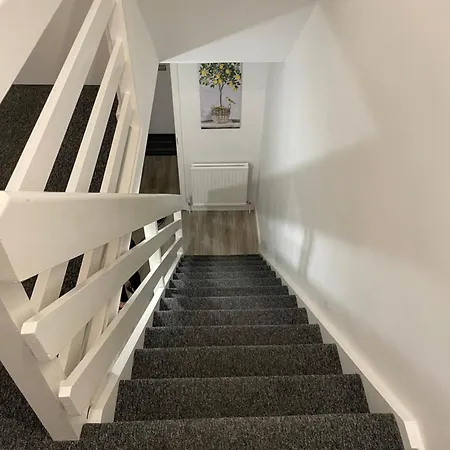 Lovely Triple And Quadruple Rooms In Euston & Square In Central London-3