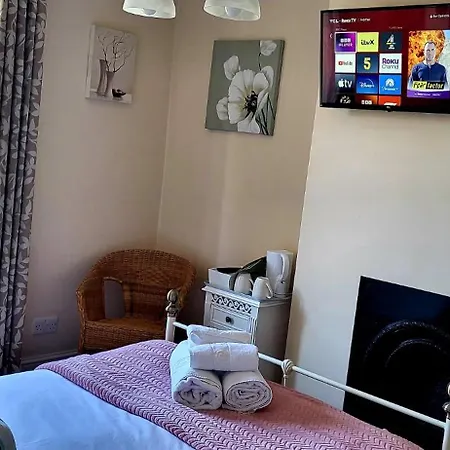 Ferndene Guest House-2