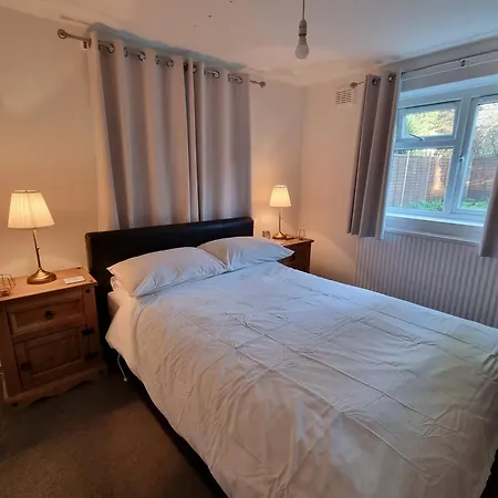 Beautiful Double Room In Acton, West London-3
