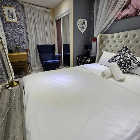 Wallwood Rooms-3
