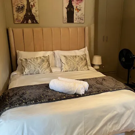 17 Byvanger Luxury Home Deluxe Queen Suite Room 1-2