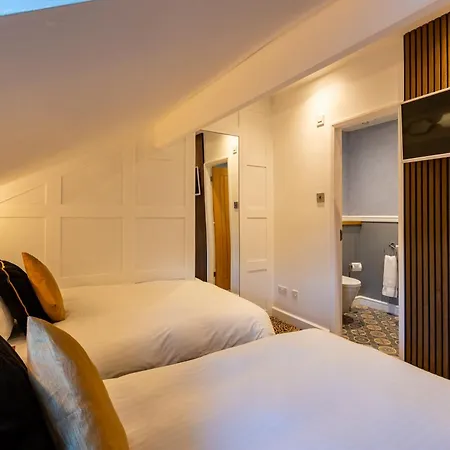 Holly Lodge Guest House With Free Off Site Health Club-3