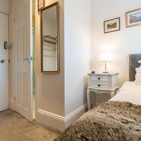 Trefoil Guest House-2