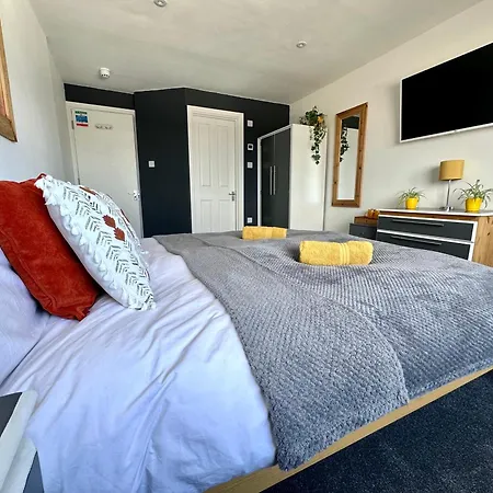Breakers Guest House-3