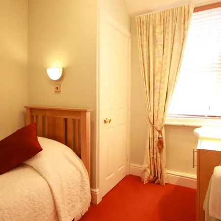 Brentwood Guest House-3