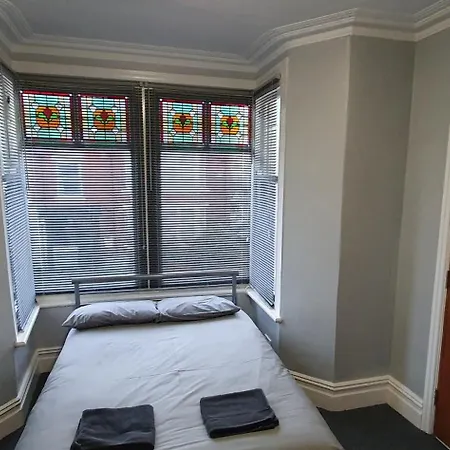 Blackpool North Close To Station - With Free Car Parking-2