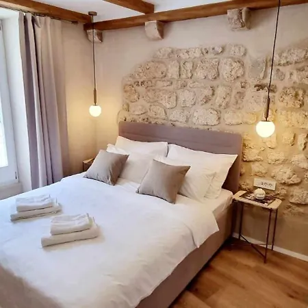 Mascheroni Luxury Rooms-3