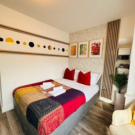 Newly Renovated En-Suite Self Contained Private Room In Selly Oak Birmingham R1-3