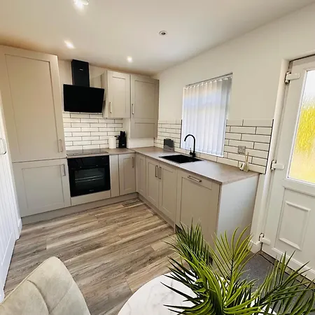 Newly Renovated En-Suite Self Contained Private Room In Selly Oak Birmingham R1-2