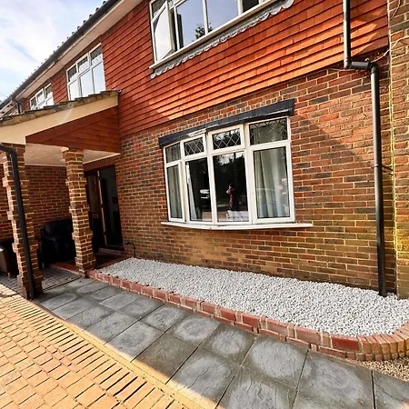 High Trees Guest House Gatwick-2