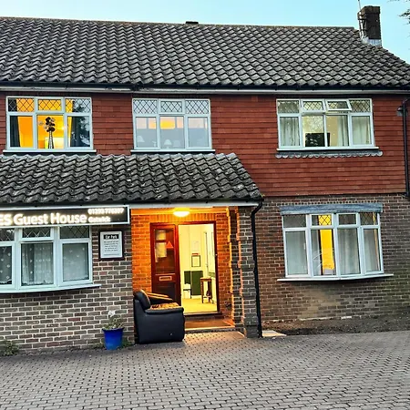 High Trees Guest House Gatwick-3