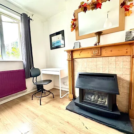 Whitechapel Lindley House R2-3
