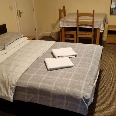 Shamrock Guest House-2