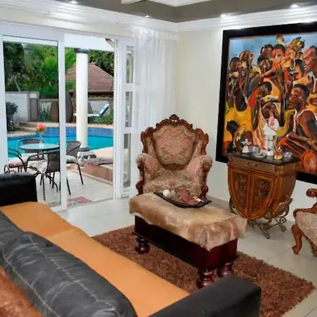 Fredericks Place Giraffe Room-2