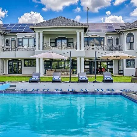 Villa Tasha Luxury Suites, Lanseria-3