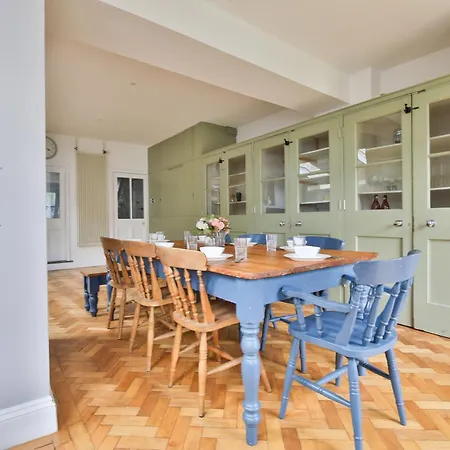 Elegant Victorian Home With Pool Table & Parking-3