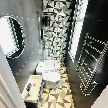 London Sw18 Top Studios Great Location Perfect For Tourist-3