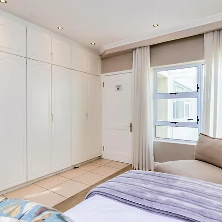 Hermanus Beachfront Lodge-3