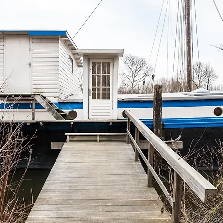 Houseboat De Cornelia-3