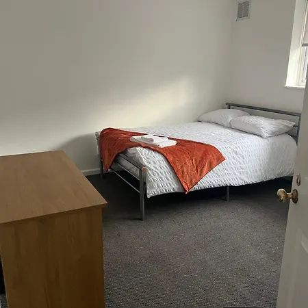 The Coral Guest House 1 Mile From Winchester Market-2