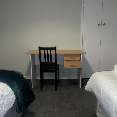 The Coral Guest House Southampton, Family Rooms, Suitable For Contractors-3