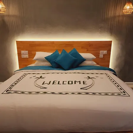 Dhigurah Beach Inn-2