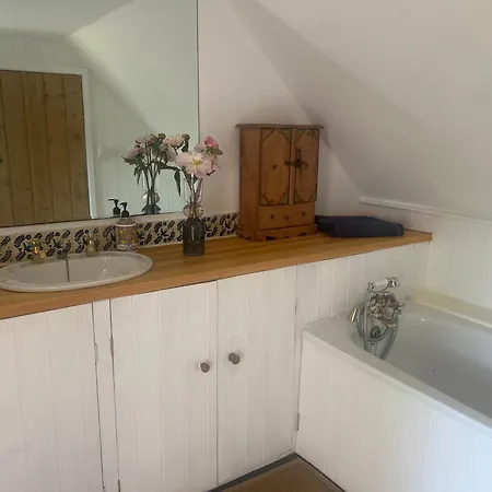 4 Lisle Court Cottages-2