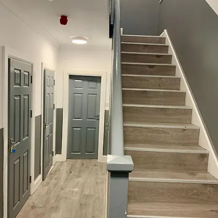 M4M Rooms- Ng8 5Np Room 1-3