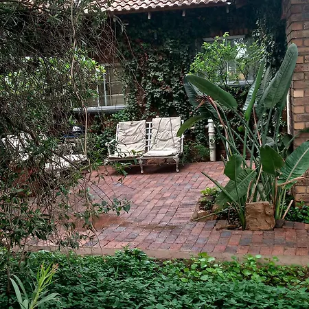 Emerald Guest House Springs-3