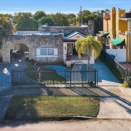 Boho Studio In Little Havana-2