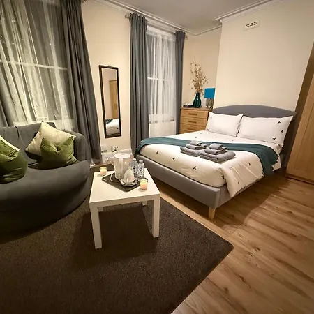 Good Size And Cheap Double Room In Hammersmith-3