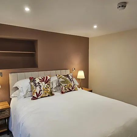 Georges Place-2