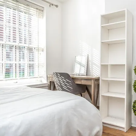 Shared Guest House In Hackney-2