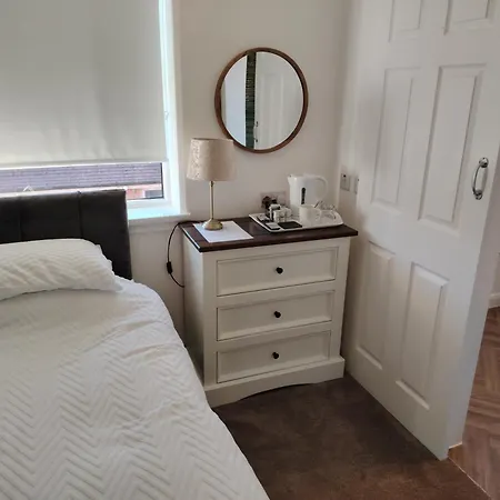 Linroy Guest House-3
