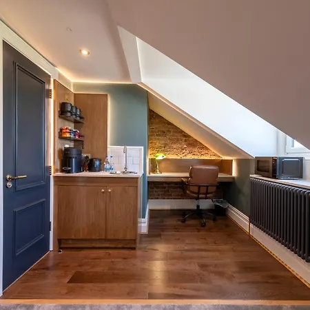 The Crown Pub & Guesthouse-3