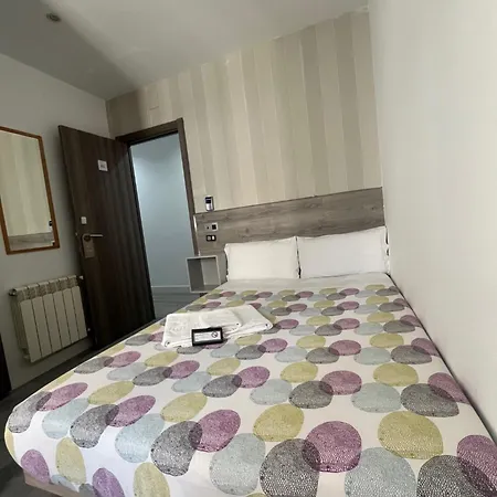 Hostal Abril Madrid-3