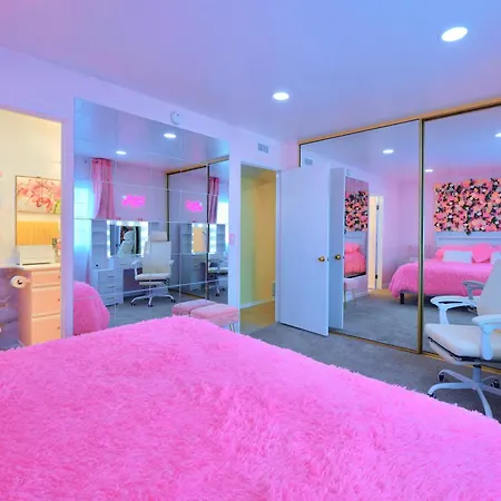 Pink Luxe Spa Retreat In San Diego, Private Rooms With Shared Kitchen And Pool-3