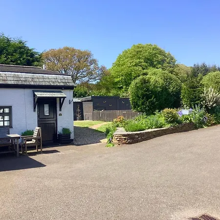 The Barn And Pinn Cottage-3