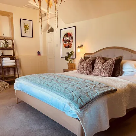 Halford House - Adults Only Guest House-3