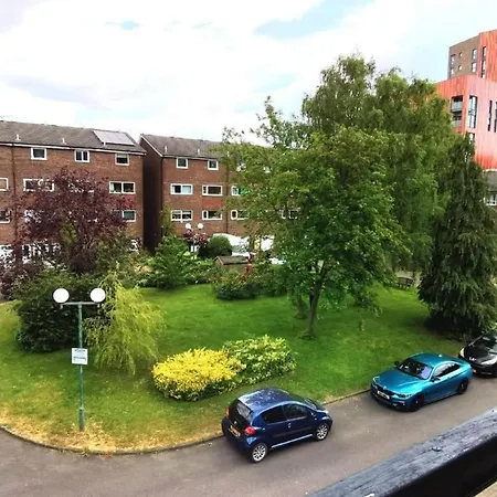 Spacious Double Bedroom With Private Bathroom Ensuite And A New Quality Mattress In London Canary Wharf For Short Stay Or Long Let Near O2 And Excel Exhibition Centre With Easy Reach From All Airports In Around London-3