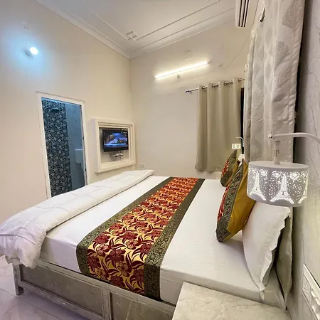 Kashi Ganga Ghat Guest House Near Kashi Vishwanath Temple-2
