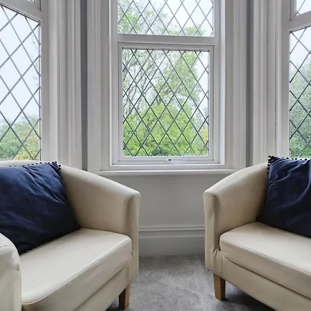 Rowcroft Lodge Guest House B&B-2